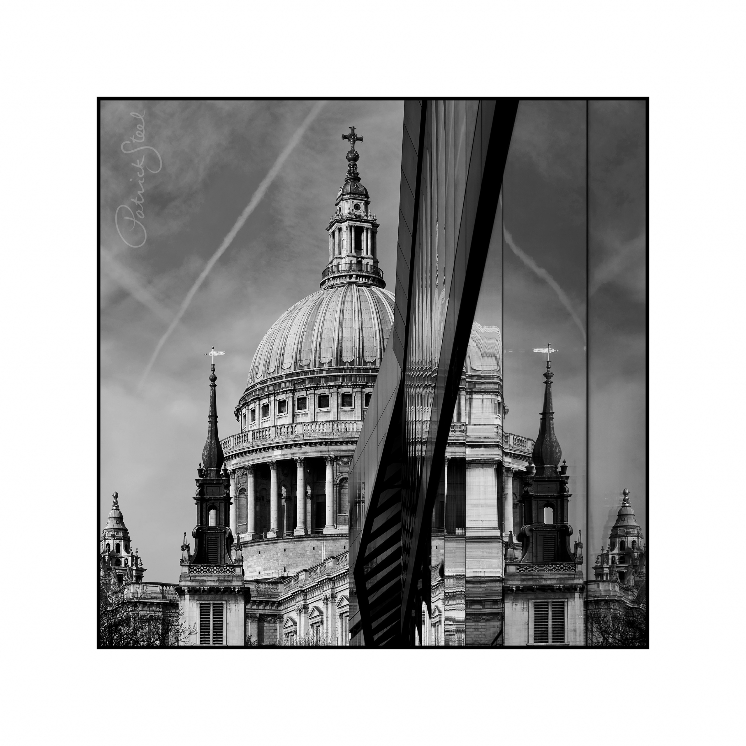St. Paul's Cathedral, reflected | B&W | <a href=